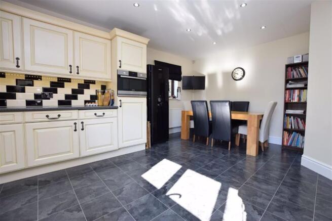 KITCHEN/ DINER