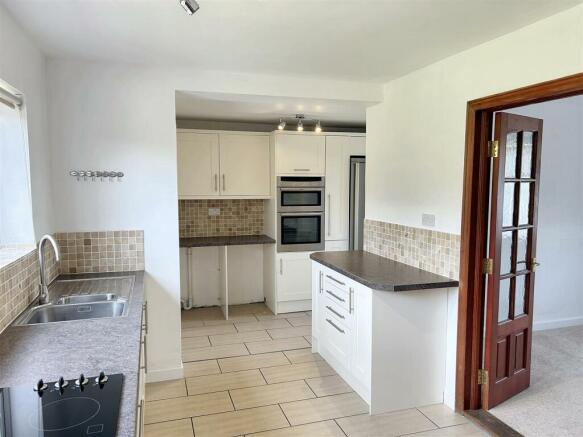 Kitchen 2.jpg