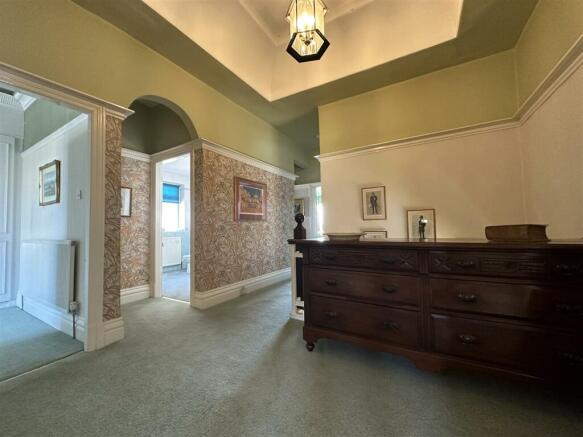 FIRST FLOOR LANDING