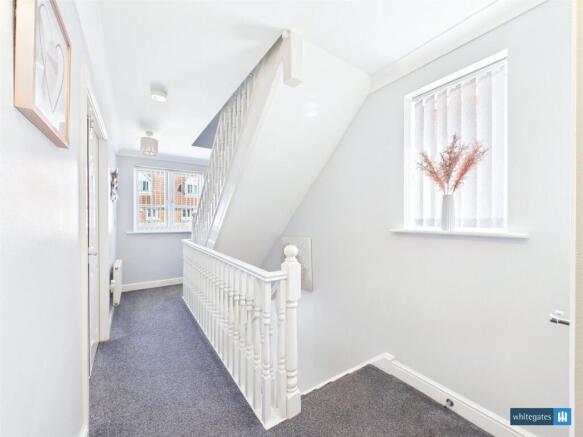 4 bed Semi-Detached for sale Image 12