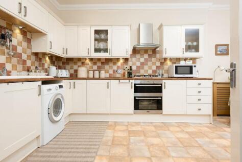 St. Johns Road, Gourock, PA19