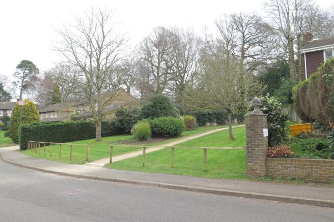 Pathway to Burleigh Road