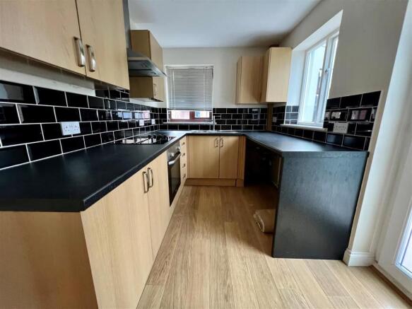 21 Brampton Lane - kitchen.jpg