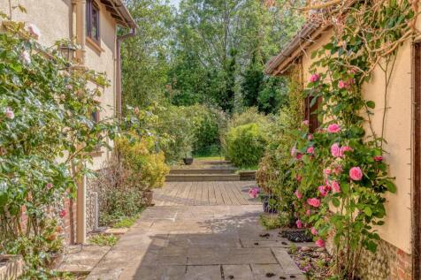 Charming Rural Cottage in Scoulton