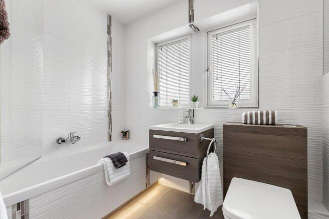 4 bed Detached for sale Image 7