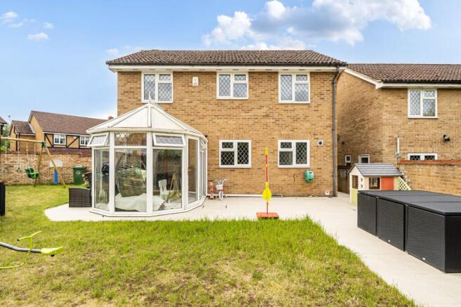 Shoreham Rise, Near Burnham, Slough, Buckinghamshire, SL2 photo 4