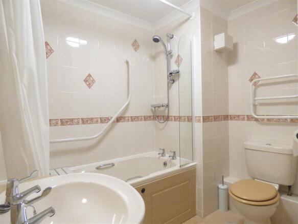 1 bed Apartment to rent Image 5