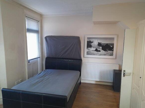 3 bed House Share to rent Image 12