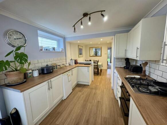 Kitchen (1/2)