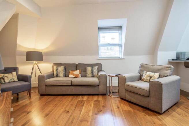 2 bed Apartment to rent Image 4
