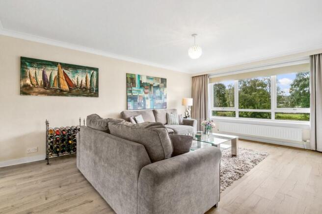Buchanan Drive, Newton Mearns, G77 photo 3