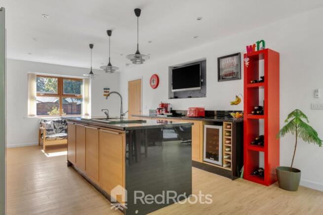 4 bed Detached for sale Image 6
