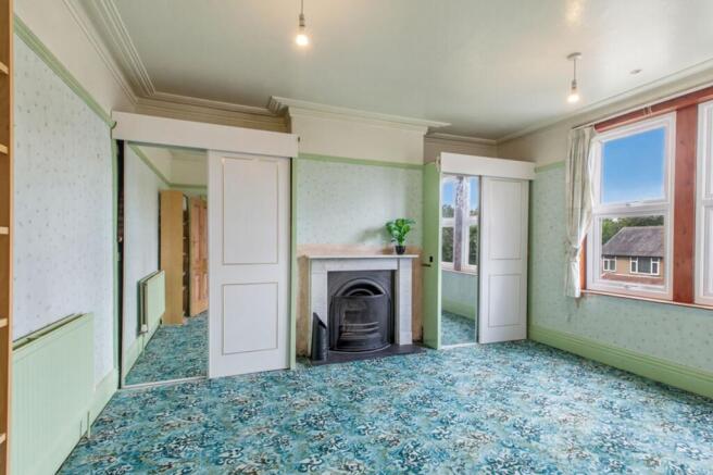 5 bed Semi-Detached for sale Image 10