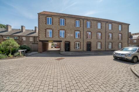 Broakes Road, Chichester, PO19