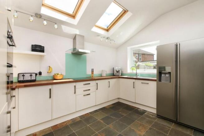 4 bed Semi-Detached for sale Image 4