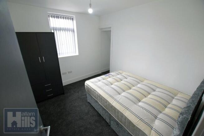 3 bed Flat to rent Image 6