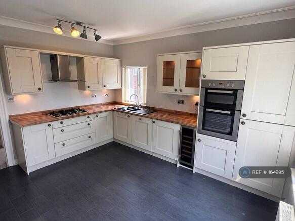 2 bed Maisonette to rent Image 10