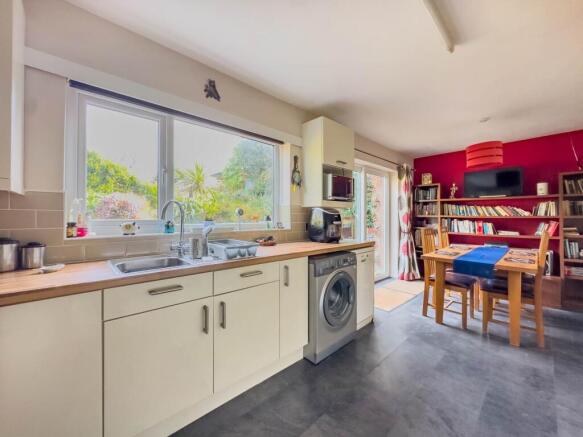 4 bed Detached for sale Image 6