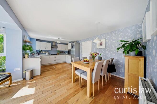 4 bed Detached for sale Image 3