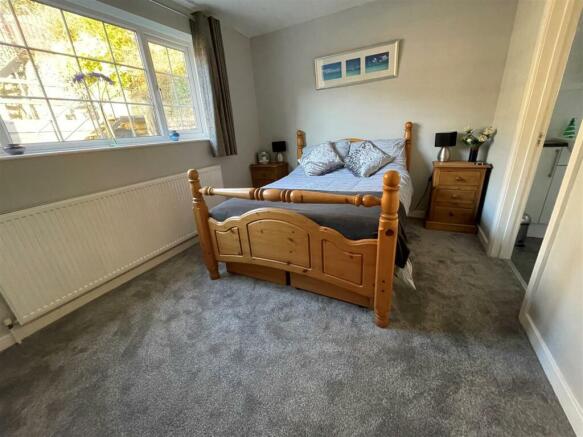 bed 2.jpg