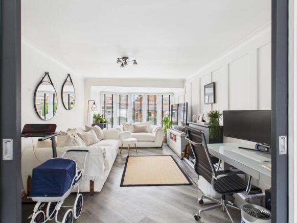 CAM03729G0-PR0173-STILL009