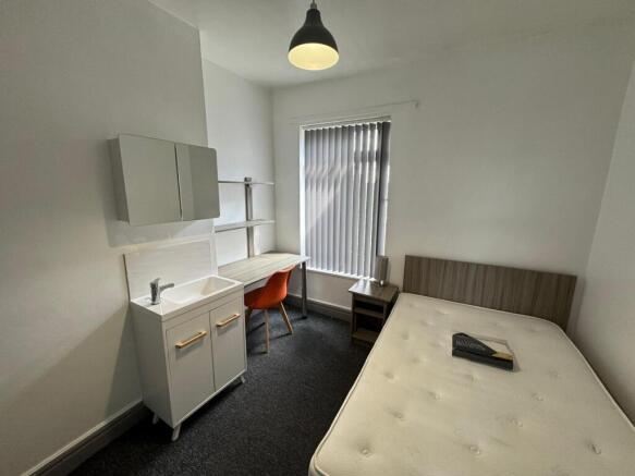 5 bed House to rent Image 7