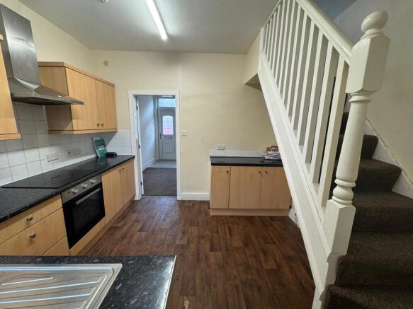 2 bed Terraced to rent Image 6