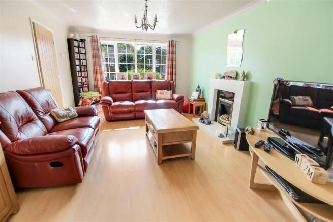 Living Room (1).JPG