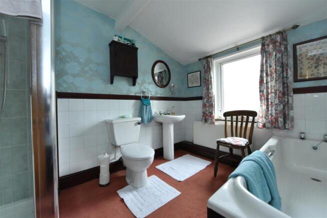 FAMILY BATHROOM