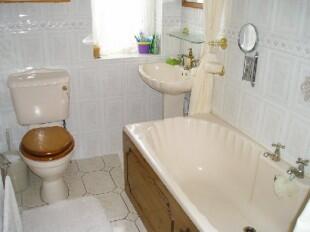 BATHROOM/WC