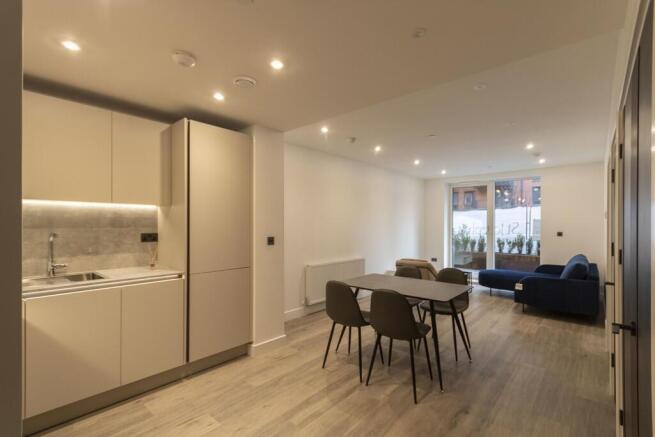 Lounge/Dining Area