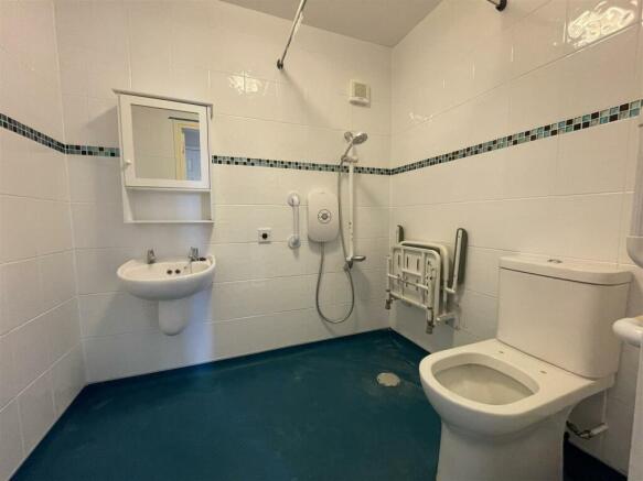 Wet Room.JPG