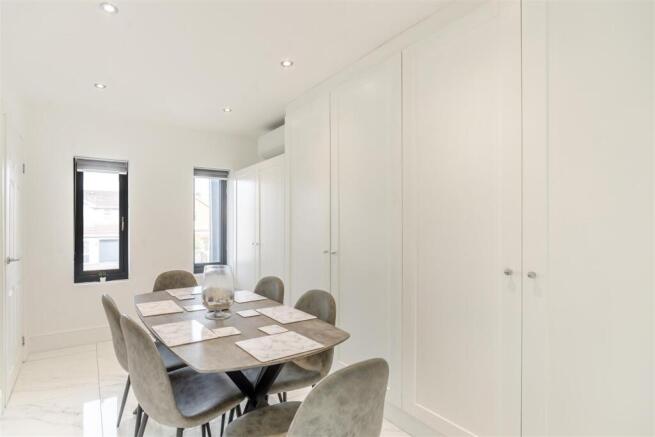 8640608-interior02.jpg