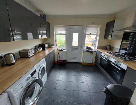 1 bed House Share to rent Image 6