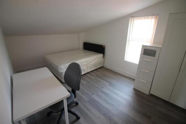 5 bed House to rent Image 7