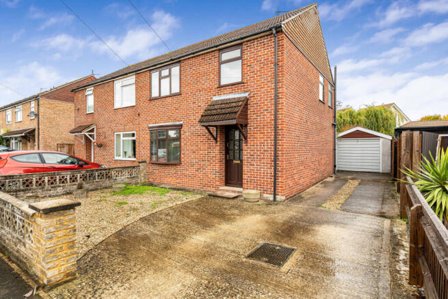 3-bed semi-detached on Crosslands Drive, Abingdon, OX14, £345,000