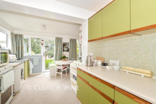 Kitchen/ Breakfast Area