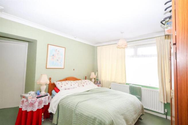 5 bed Semi-Detached for sale Image 11
