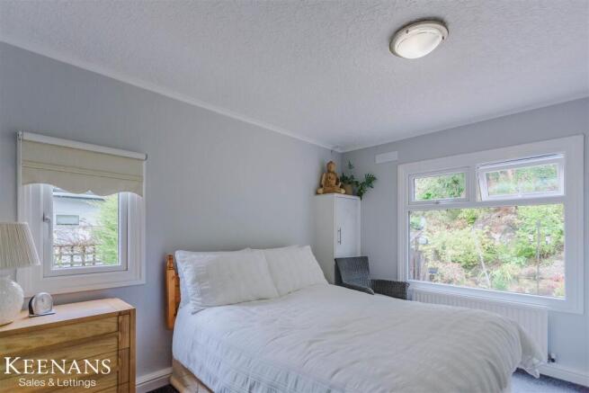 2 bed Park Home for sale Image 5