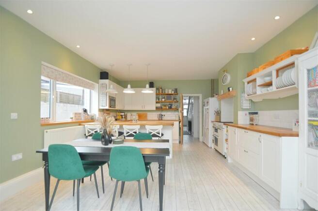 Kitchen3.jpg