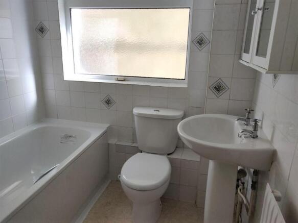 Bathroom 1.jpg