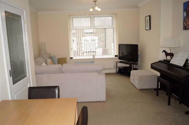 LOUNGE/DINING ROOM