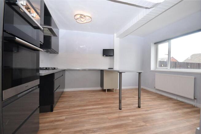 3 bed Terraced to rent Image 4