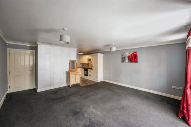 2 bed Apartment for sale Image 6