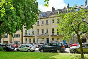 Basement Flat, Beaufort Buildings, Suspension Bridge Road, Clifton, Bristol BS8 4AN