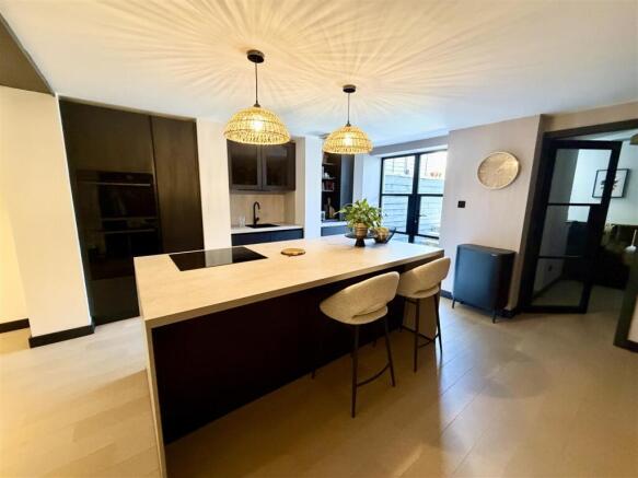 4 bed Terraced for sale Image 6
