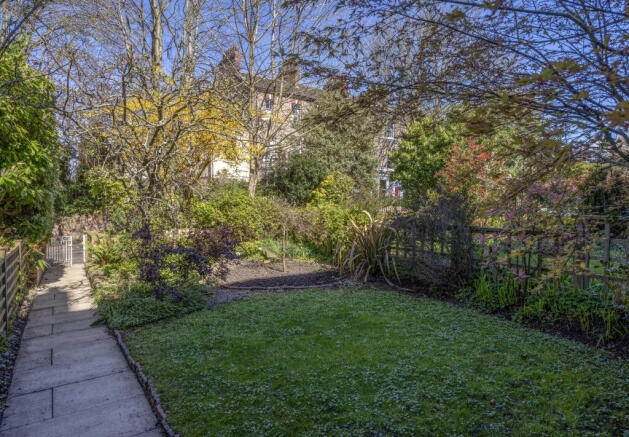 5 bed Town House for sale Image 5