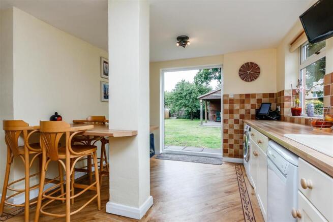 8295054-interior14.jpg