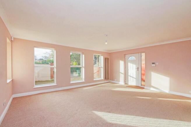 4 bed Detached for sale Image 7