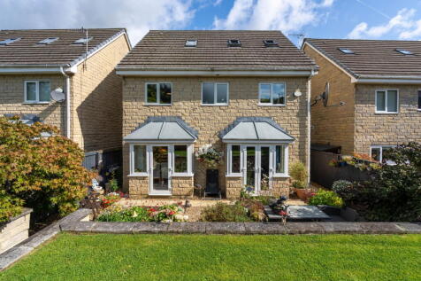 Scotty Brook Crescent, Glossop SK13 8UG